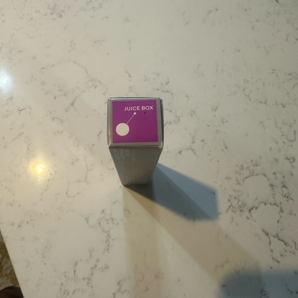 R.e.m beauty gloss